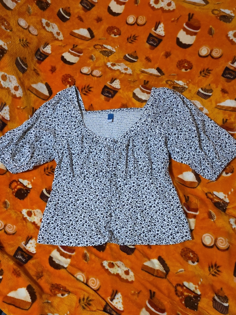 Old Navy Black & White Floral Square-Neck Puff Sleeve Blouse